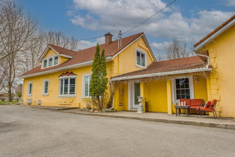 Farm property with stable and maple grove in Montérégie, located at 803 Route 202, Havelock